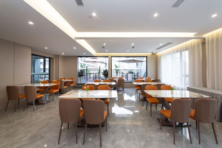 Fanman Meisu Hotel (Chengdu Qingbaijiang East Railway Station Wanda Plaza)