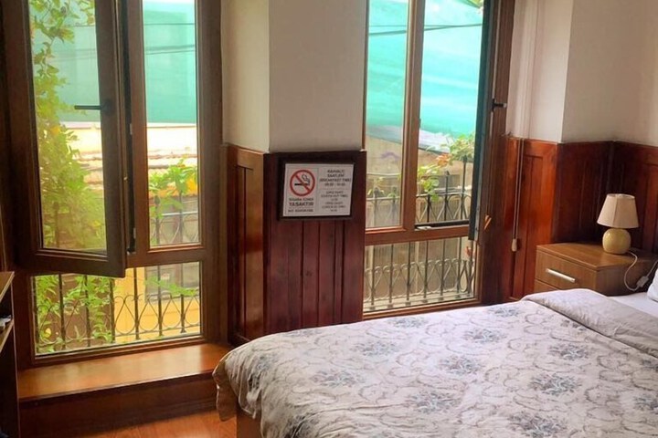 Room 9 of 24