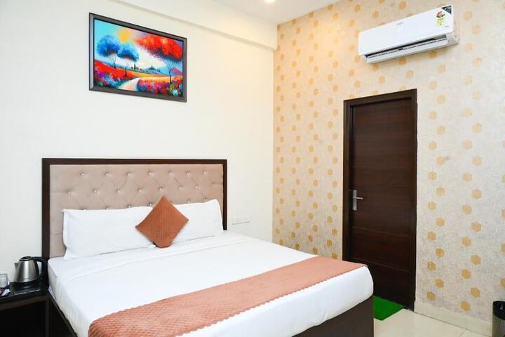 Room 3 of 10