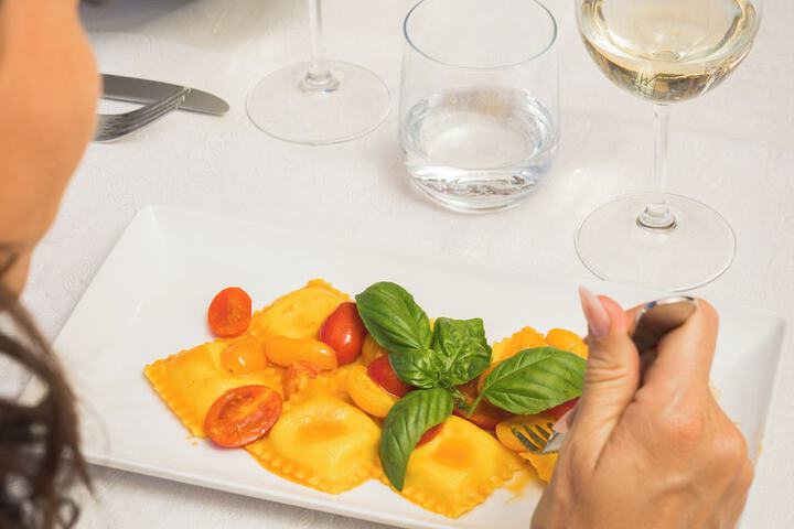 Dining 84 of 121