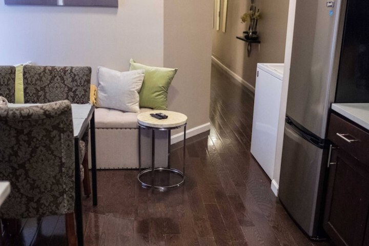 Ballroom/Hall 27 of 32