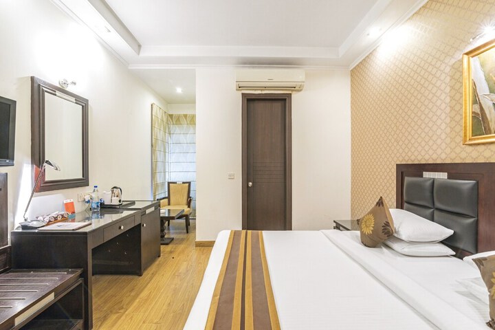Room 6 of 32