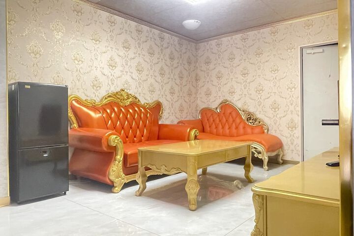Room 82 of 185