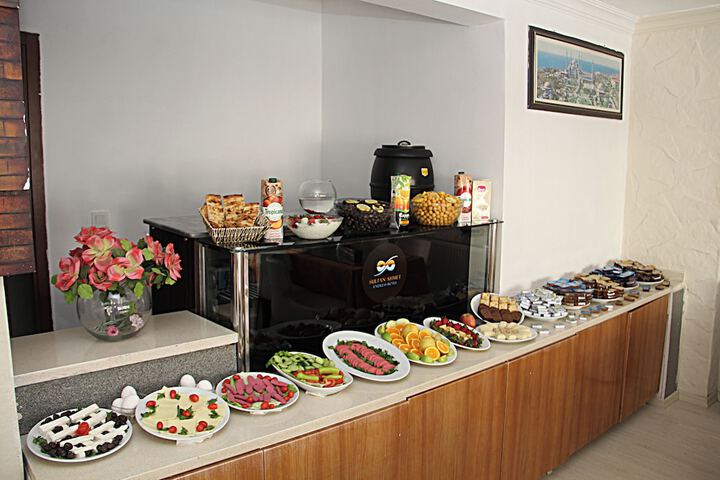 Dining 13 of 18