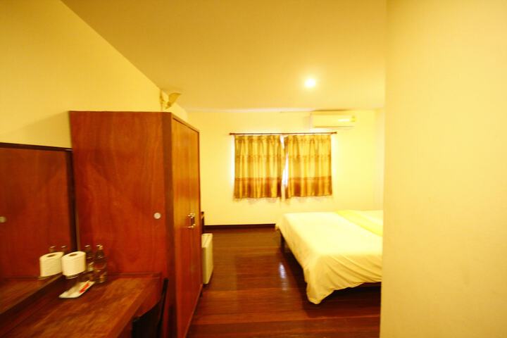 Room 12 of 19