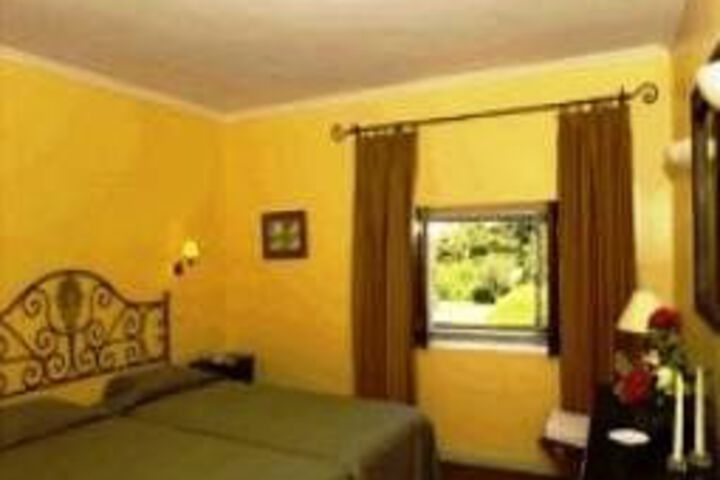 Room 27 of 80