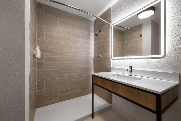 Room 18 of 27