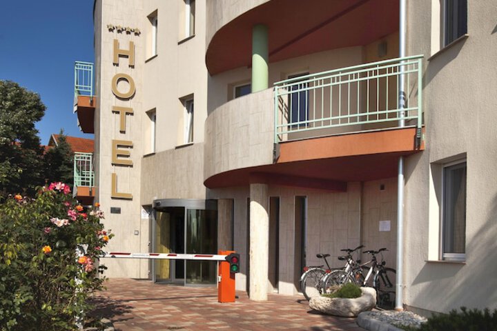 Hotel 42 of 47