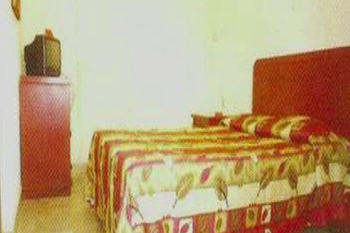 Room 2 of 10