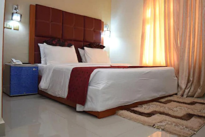 Room 8 of 25
