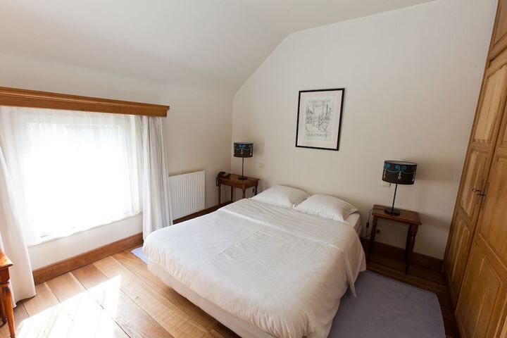 Room 4 of 40