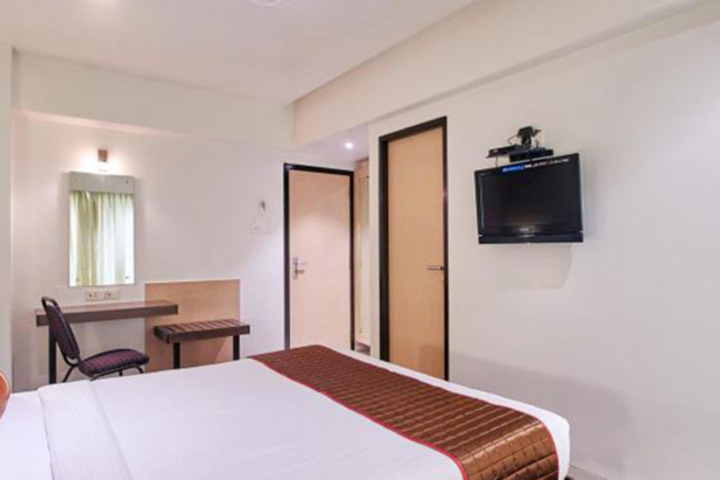 Room 3 of 7