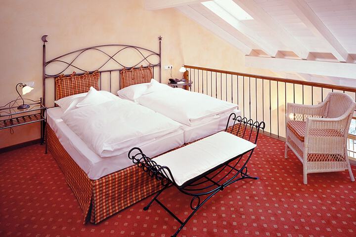 Room 4 of 44