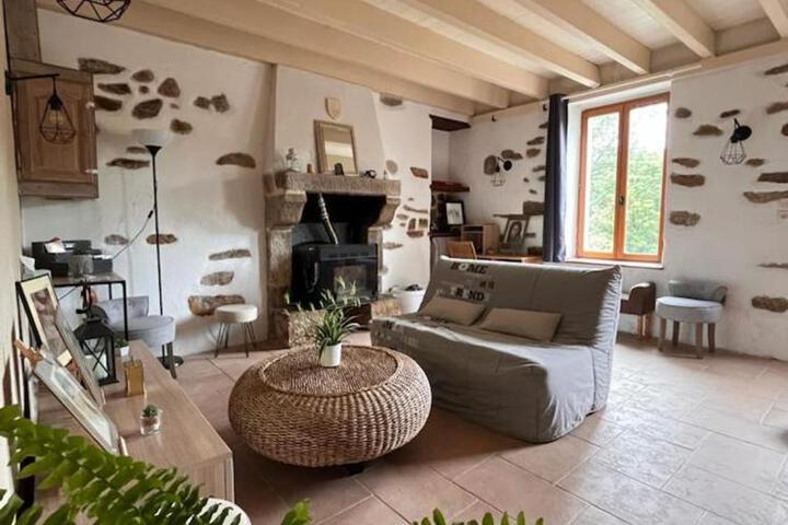 Gîte les Pieds dans leau 10 min du Puy du Fo