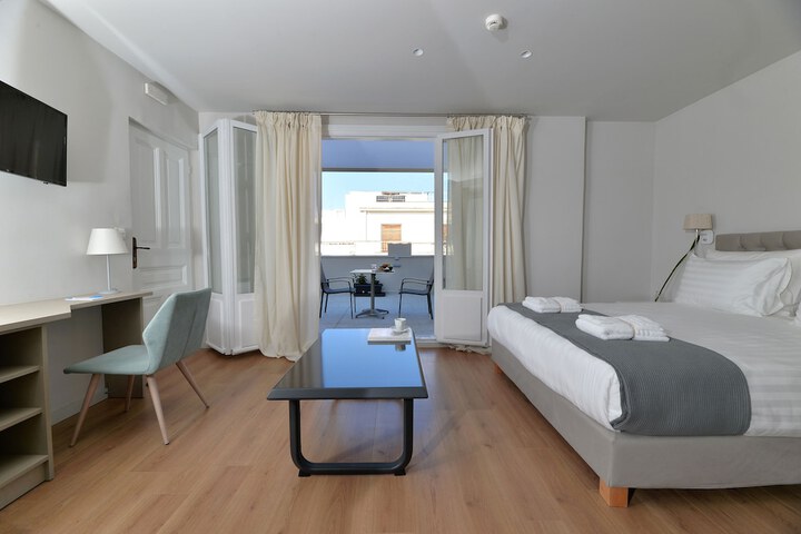 Room 2 of 30