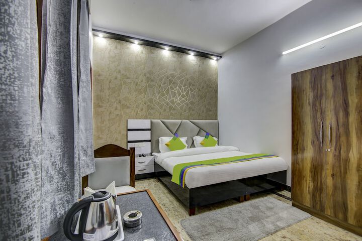 Room 26 of 46