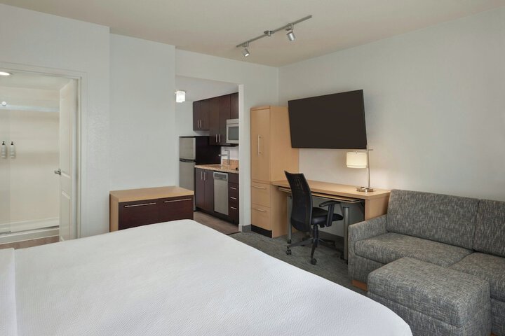Room 11 of 34