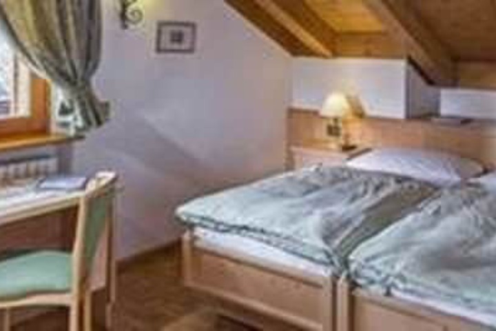 Room 4 of 24