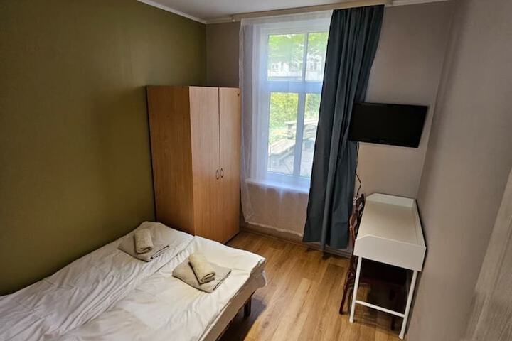 Room 27 of 60