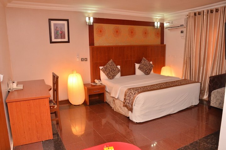 Room 9 of 23