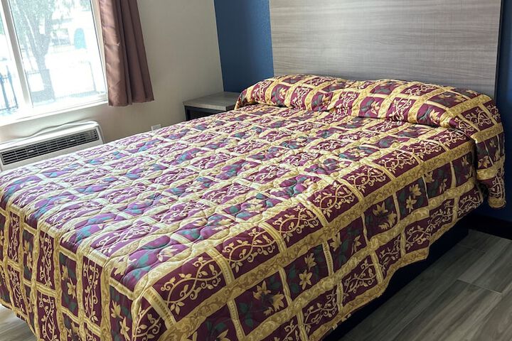 Single Queen Bed (4 of 7)