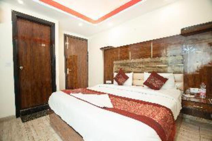 Room 9 of 21