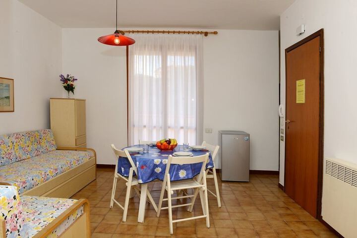 Room 8 of 85