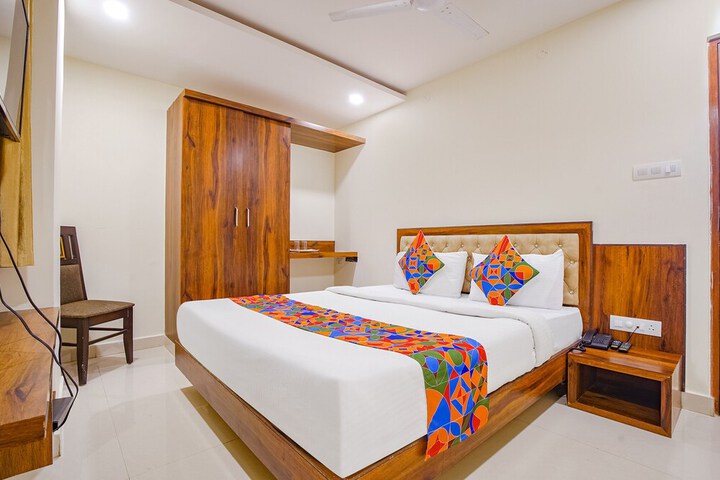 Fabhotel Royal Inn I