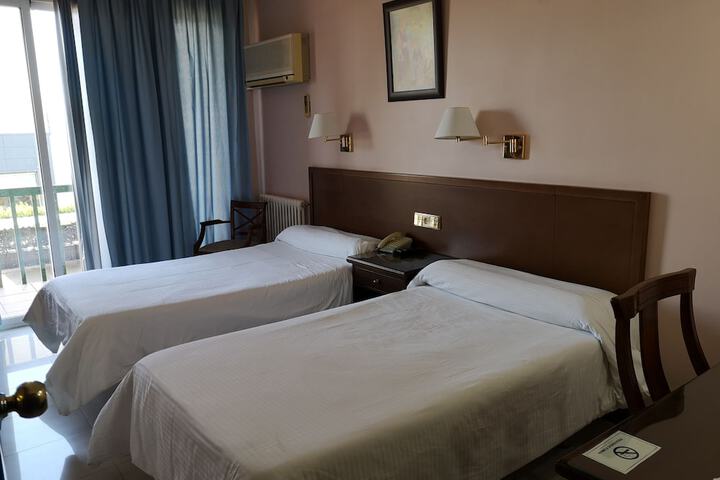 Room 6 of 42