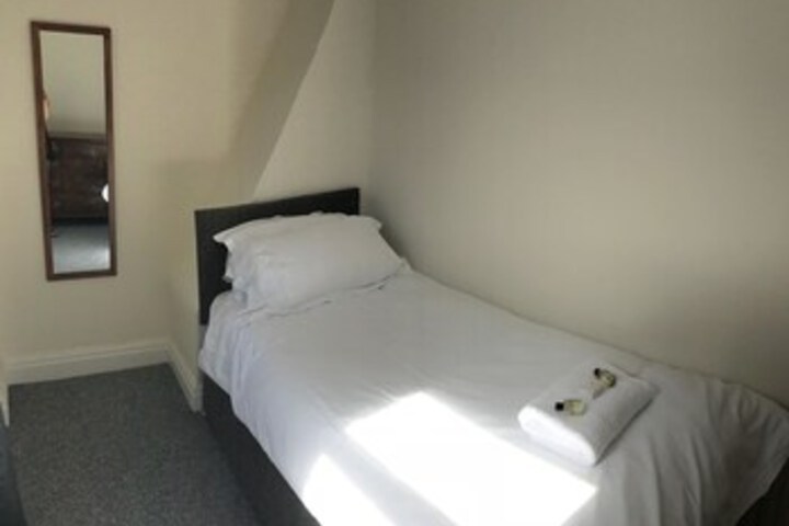 Room 12 of 12