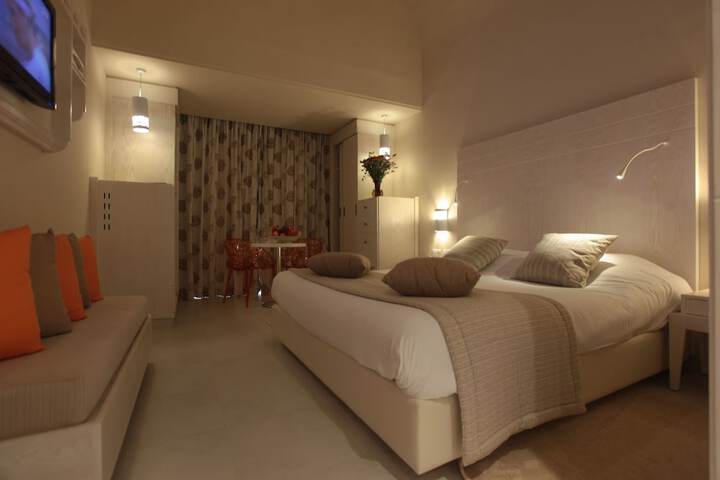 Room 4 of 85