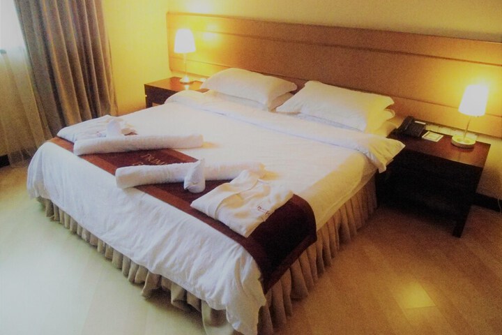 Room 16 of 32