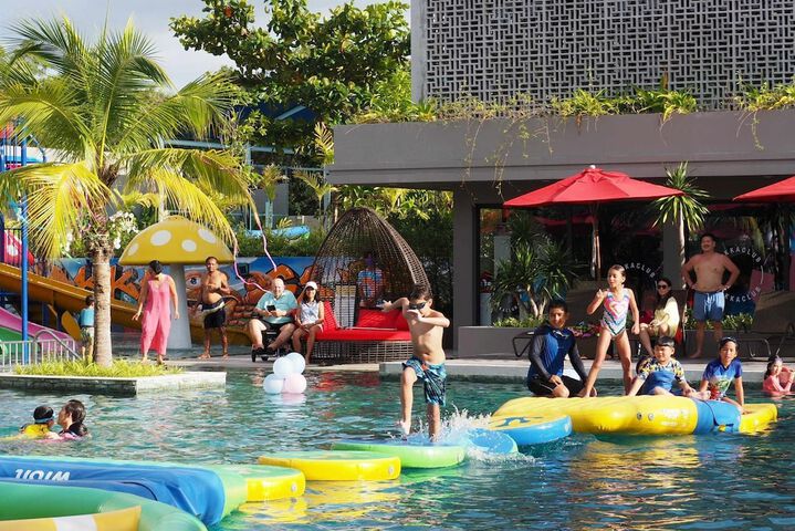 Hotel Pool