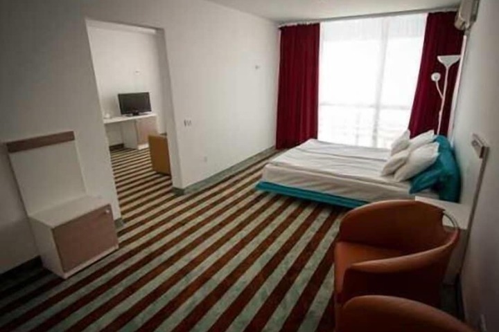 Room 12 of 38