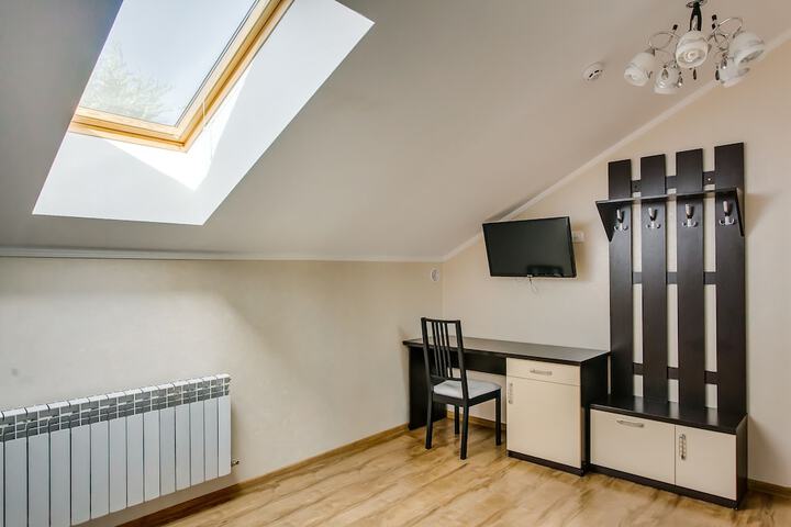 Room 4 of 43