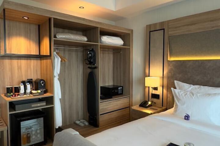 Room 36 of 86