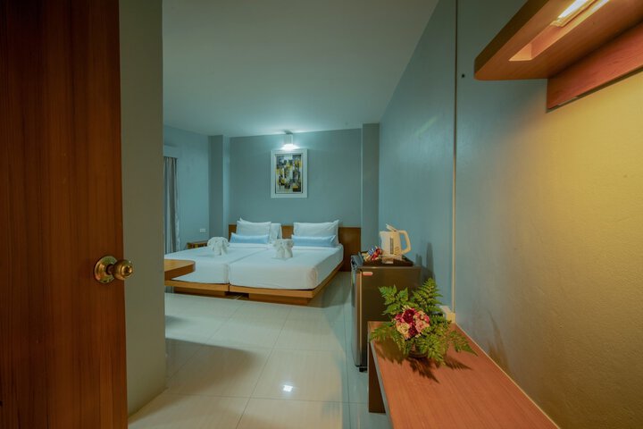 Room 12 of 50