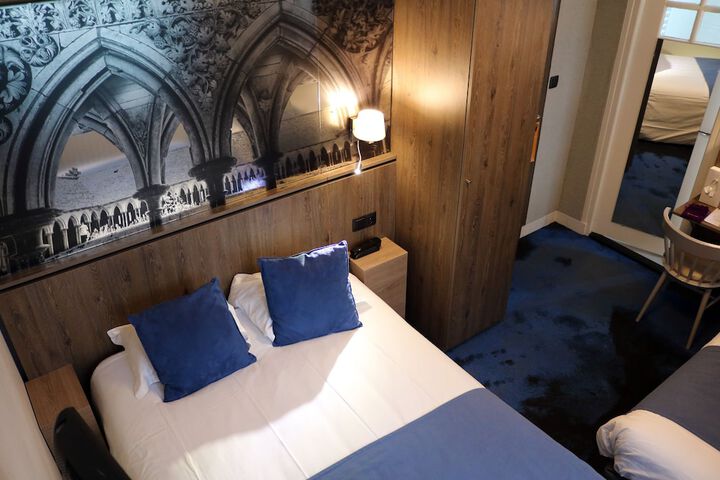 Room 73 of 94