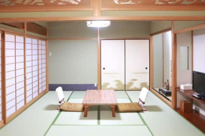 Room 7 of 70