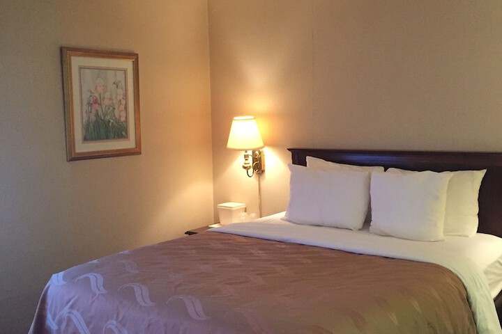1 King Bed (9 of 9)