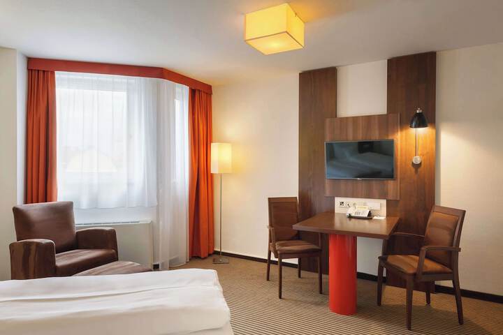 Room 8 of 36