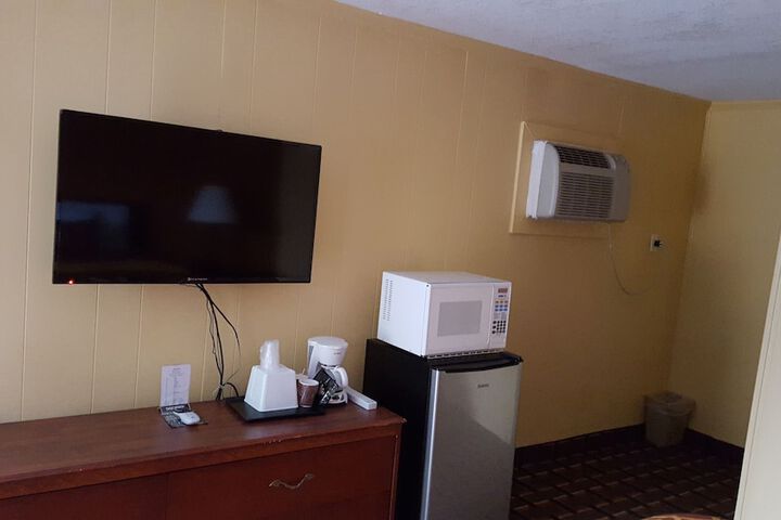 Room 11 of 36