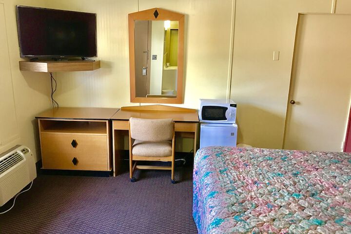 Room 11 of 25