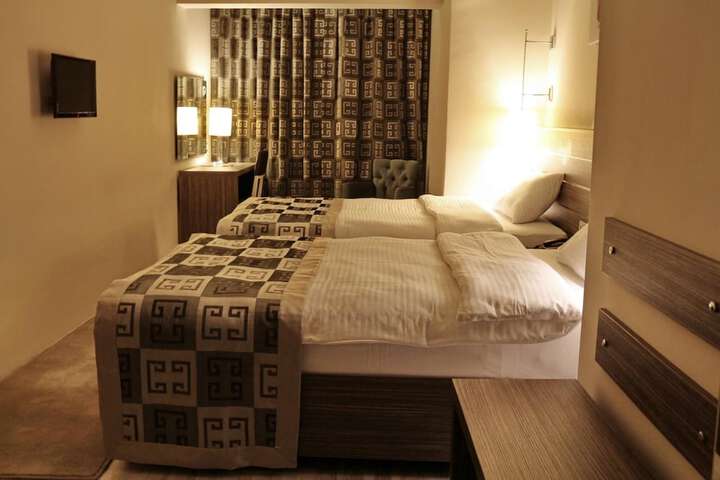 Room 13 of 52