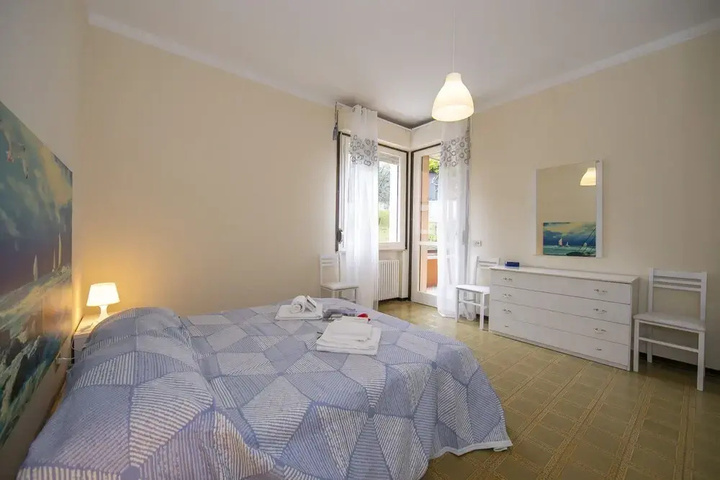 Room 4 of 20