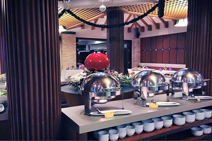 Dining 100 of 128