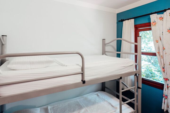 Room 8 of 33