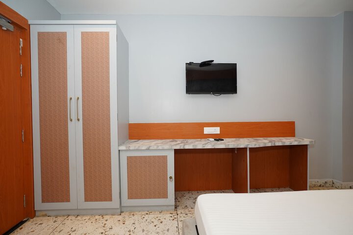 Room 5 of 17
