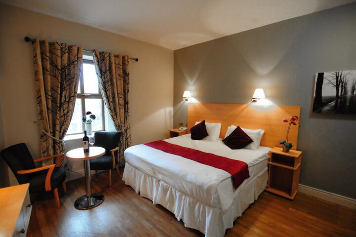 Room 21 of 32