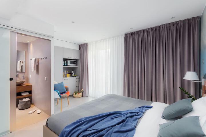 Room 8 of 61